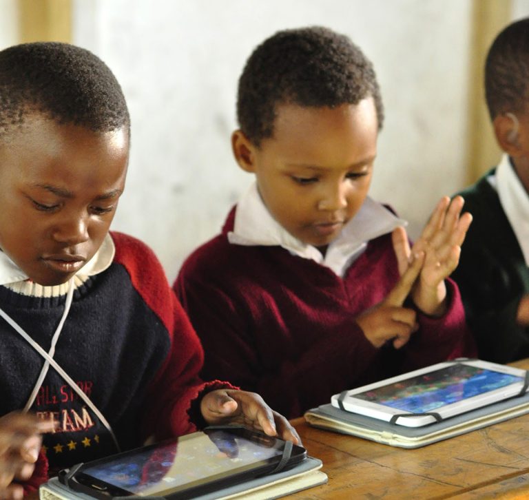 Matematiikan opiskelua tablettien avulla - Studying mathematics using tablets.