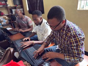 Hillary, Yona ja Chris